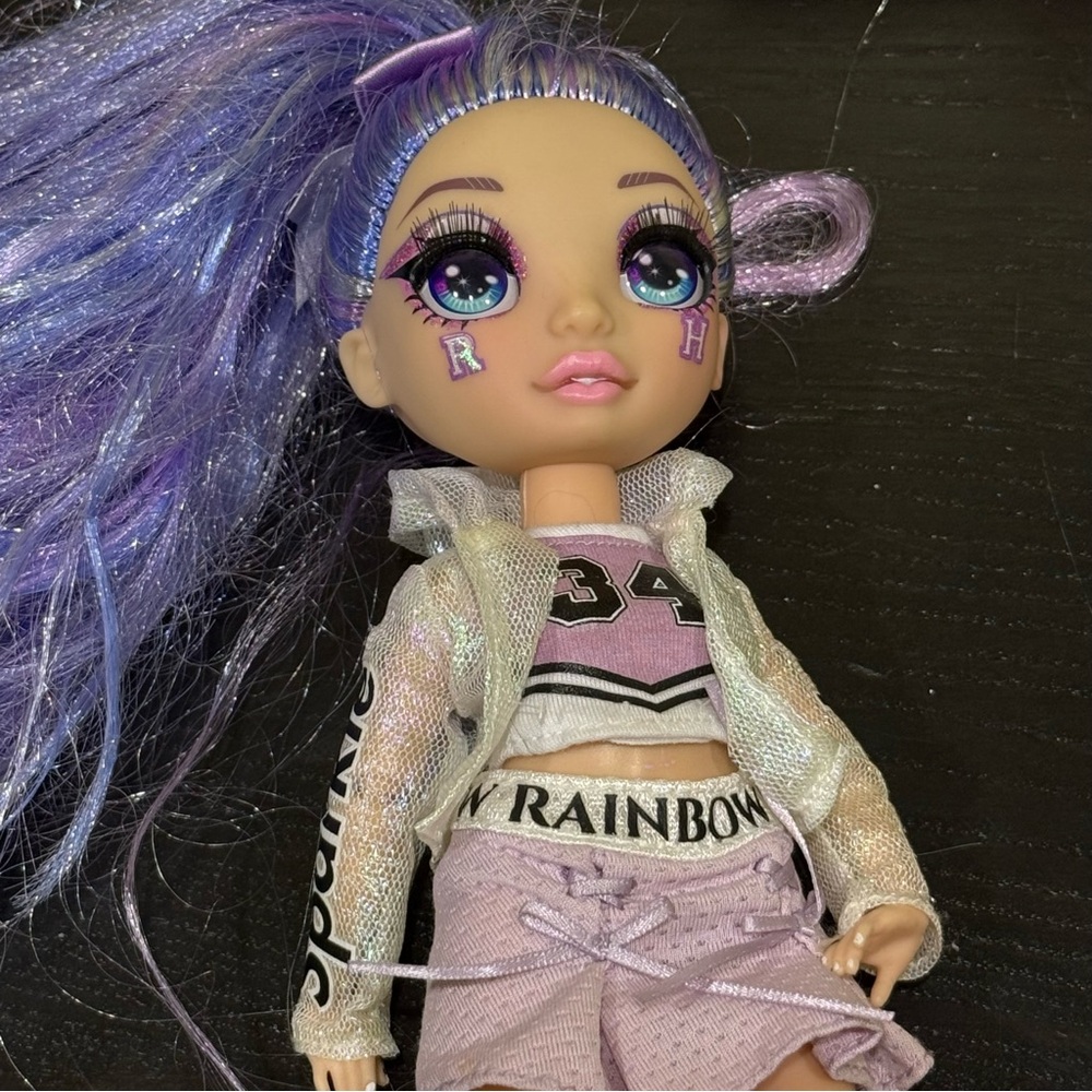 Rainbow High Cheer Violet Willow Fashion Doll – Purple Hair, Great Condition - Picture 4 of 11